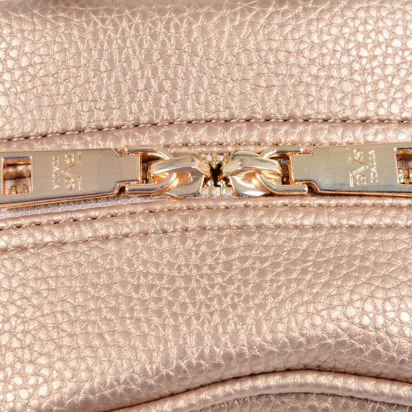 V 1969 Italia Womens Backpack Gold CUSCO